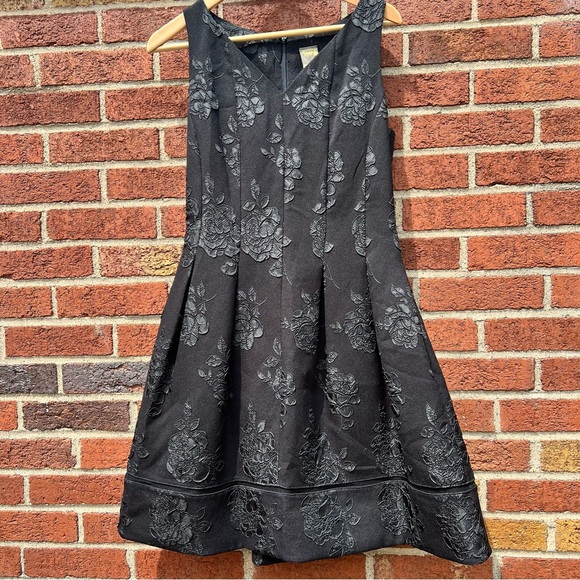 Taylor Womens black embroidered floral rose fit & flare sleeveless dress size 4 - Picture 1 of 11